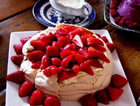 Australian_Pavlova_Christmas_Desserts