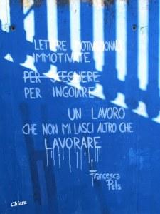 La poesia la scrivo anche sui muri