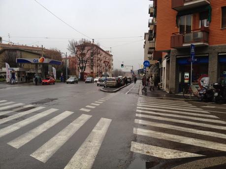 Ciclabili leggere. Ecco come fanno a Bologna le piste che costano pochissimo e che spazzano via la doppia fila