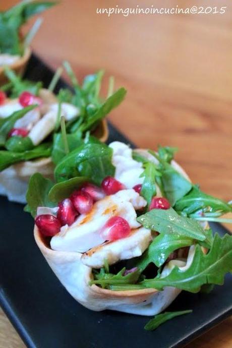 Cestini con insalata di rucola, pollo e melagrana 