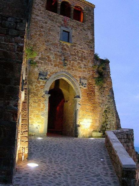 Civita di Bagnoregio, storia e leggende della città che muore