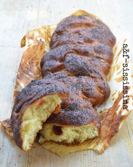 Pane dolce alla crema all'acqua e amarene