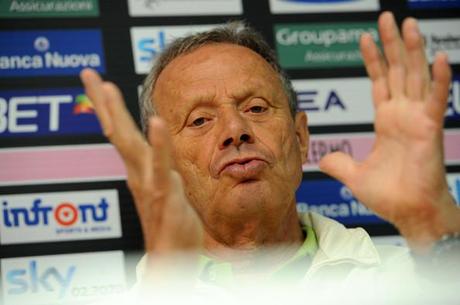 Maurizio Zamparini Maurizio Zamparini presidente del Palermo risponde alle domande nel corso di una conferenza stampa dopo una sessione di allenamento a Palermo Sport Beh Centro il 15 luglio 2011 a Malles Venosta, nei pressi di Bolzano, Italia.