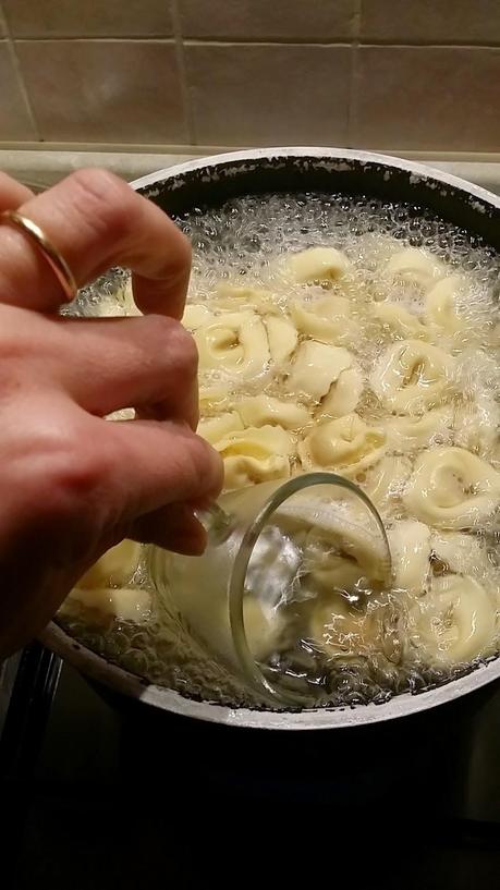 piatto della Festa con il trucco: tortellini alla salsa di Tartufo