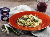 Tagliatelle paglia fieno asparagi, crème fraîche scorza limone.