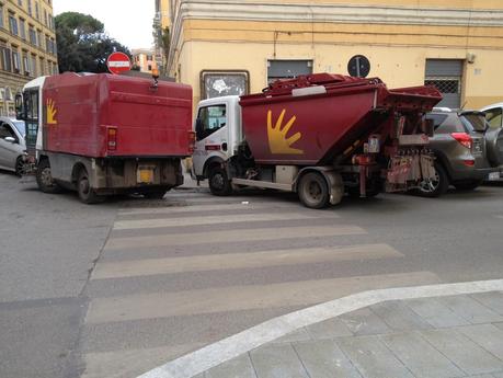 La nuova Piazza Testaccio fa acqua da tutte le parti. Nel vero senso della parola. Video e commenti su un cantiere molto romano