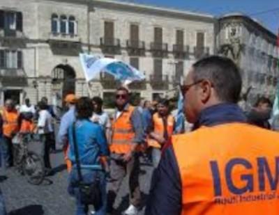 Rifiuti: sit in in Prefettura dei lavoratori Igm. L’azienda manda il prelicenziamento