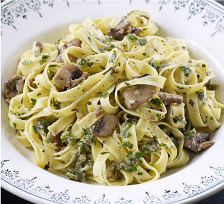 Tagliatelle alle noci e ai funghi