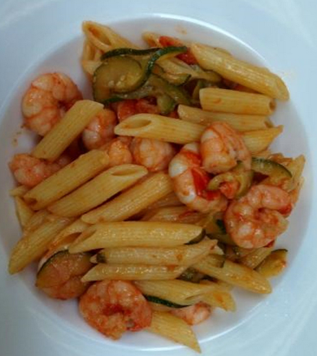 Penne con zucchine e gamberi