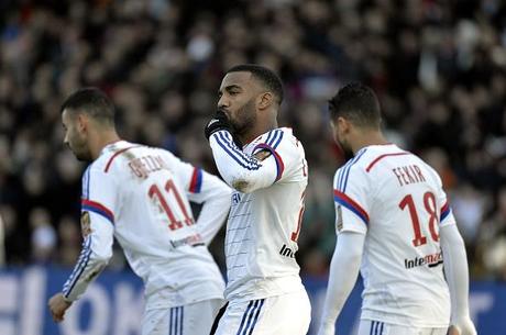 Lacazette, è sfida a suon di petroldollari: Psg e City sul francese