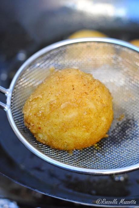 Sicilian Street Food: gli arancini. La ricetta per realizzarli in casa