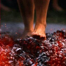 Firewalking: l'arte di camminare sul fuoco...