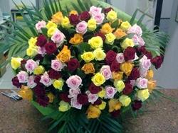 Bouquet di fiori colorato e allegro