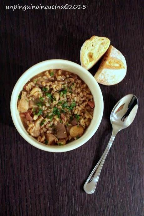 Zuppa di farro con castagne e funghi