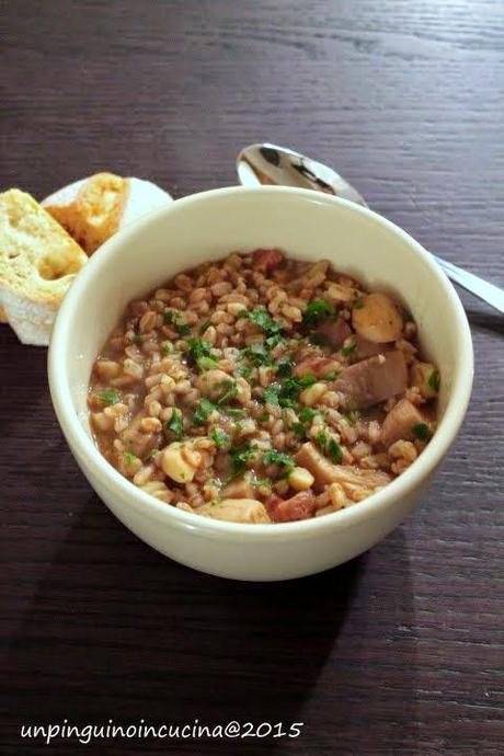 Zuppa di farro con castagne e funghi