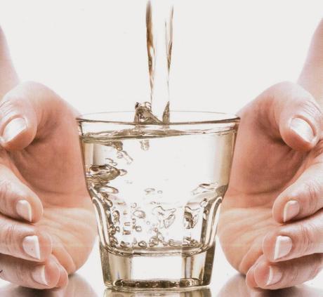 L'acqua e i suoi effetti postivi sul nostro organismo