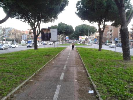 Palmiro Togliatti. Potrebbe essere un polmone verde e un percorso di qualità. E' una favela da non credere. 10 foto per ragionarci su