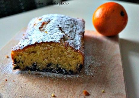 Plumcake semintegrale all'arancia e gocce di cioccolato