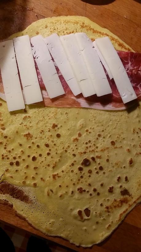 Creps di farina di ceci ai due prosciutti gratinate