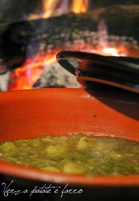 Zuppa di verza, patate e farro