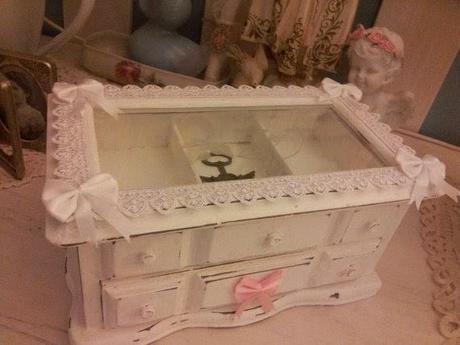 Shabby chic , la scatola di legno,elegante