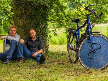 Dutch-solar-cycle-bicicletta-elettrica-pannelli-solari