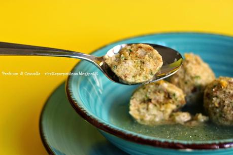 Canederli profumati in brodo di pollo - spezie e limone per l'MTC di gennaio