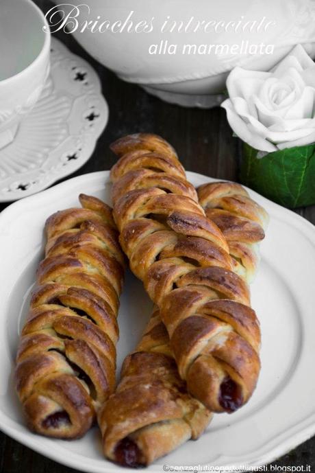 Brioches senza glutine alla marmellata di ciliegie