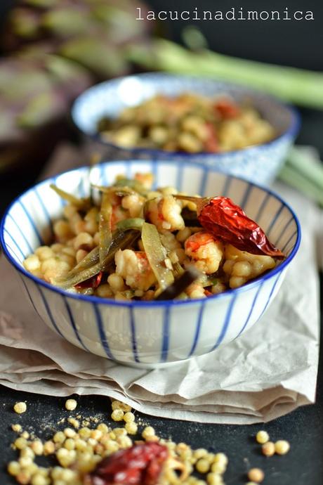 fregola con carciofi e gamberi