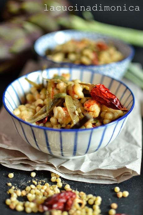 fregola con carciofi e gamberi