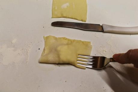 Pastel de queijo, de carne moida, de queijo e presunto, sabor pizza  -  il cibo di strada in Brasile