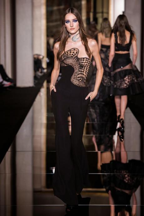 PFW: Atelier Versace apre la settimana della moda a Parigi