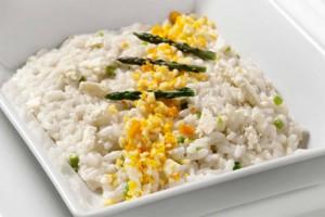 |⇨ Risotto con asparagi, scaglie di parmigiano e “mimosa” d’uovo