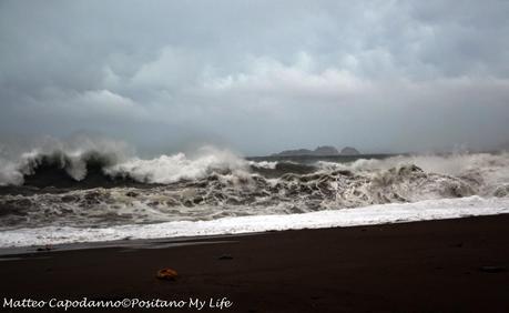 OGGI a POSITANO: furiosa mareggiata