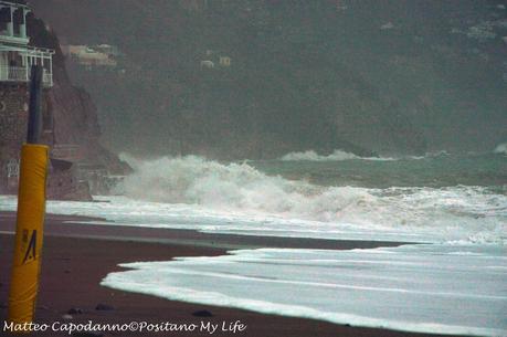OGGI a POSITANO: furiosa mareggiata