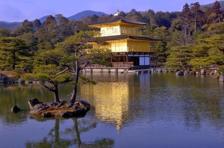 L'abbagliante visione del Kinkakuji (foto di Patrick Colgan, 2013)