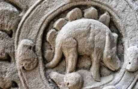 Un fossile inquieta i ricercatori: uomini e dinosauri contemporanei?