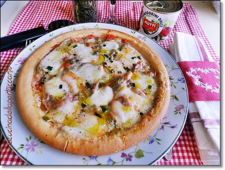 Pizza delicata con paté di cuori di carciofo, senza glutine e senza lattosio / Pizza delicate pâté with artichoke hearts, gluten-free and lactose-free