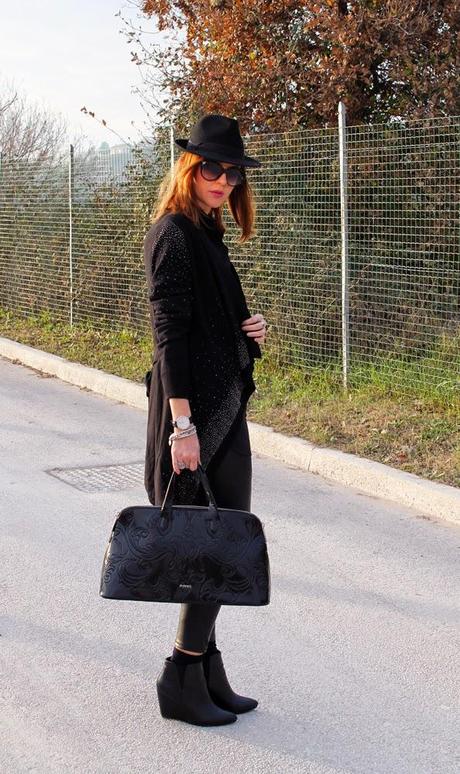 Outfit: in total black