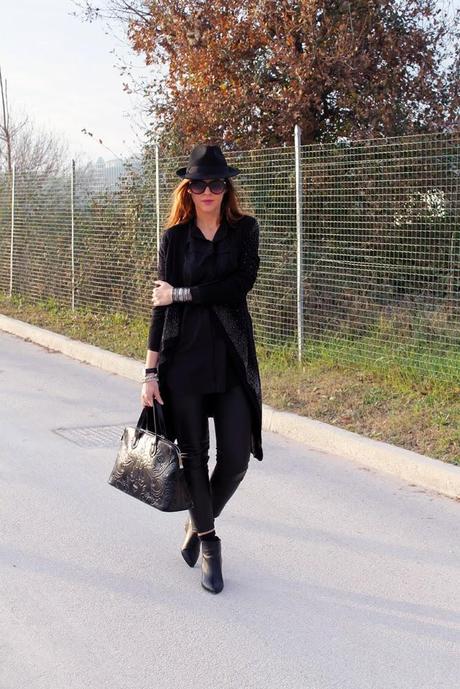 Outfit: in total black