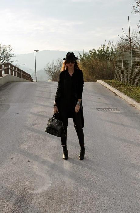 Outfit: in total black