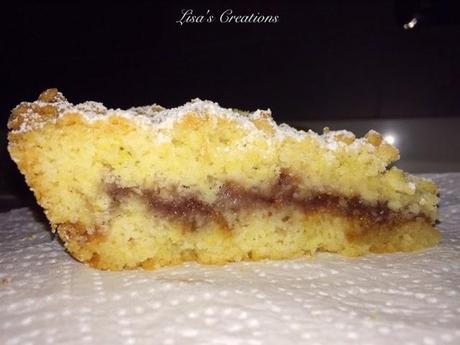 Torta sbriciolata agli amaretti con marmellata di fragole e fragoline di bosco