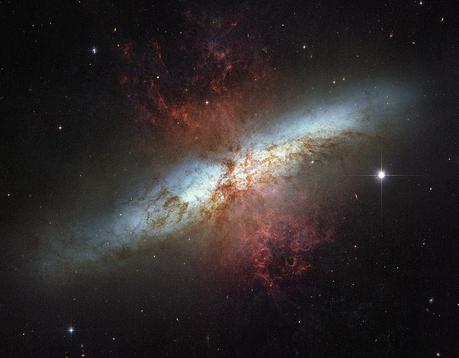 LOFAR: immagine record a basse radiofrequenze di M 82