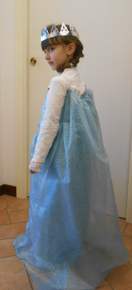 Refashion per bambini: il costume di Elsa - Refashioned Frozen Dress Up