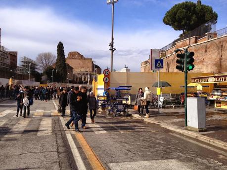 L'assurdità dei risciò ai Fori Imperiali (e non solo). Un problema che la città fa finta di non vedere. Ecco perché insistiamo