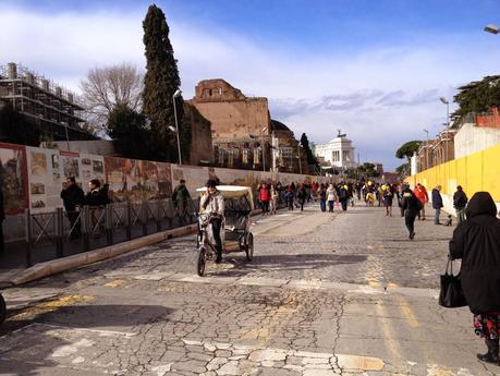 L'assurdità dei risciò ai Fori Imperiali (e non solo). Un problema che la città fa finta di non vedere. Ecco perché insistiamo