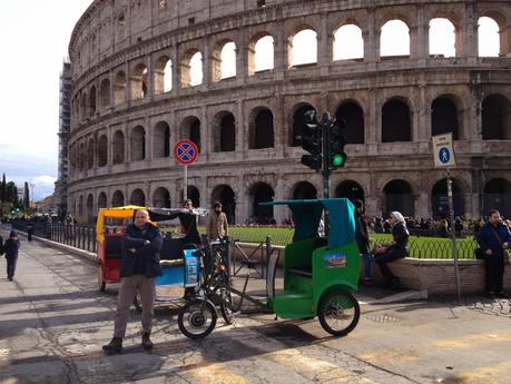 L'assurdità dei risciò ai Fori Imperiali (e non solo). Un problema che la città fa finta di non vedere. Ecco perché insistiamo