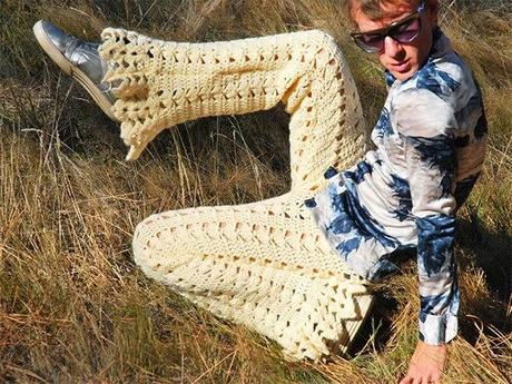 Moda uomo: i pantaloni all'uncinetto di Schuyler Ellers