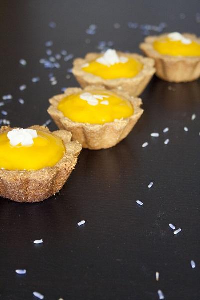 Crostatine alle mandorle con crema di mango