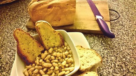 Fagioli cannellini e pane toscano